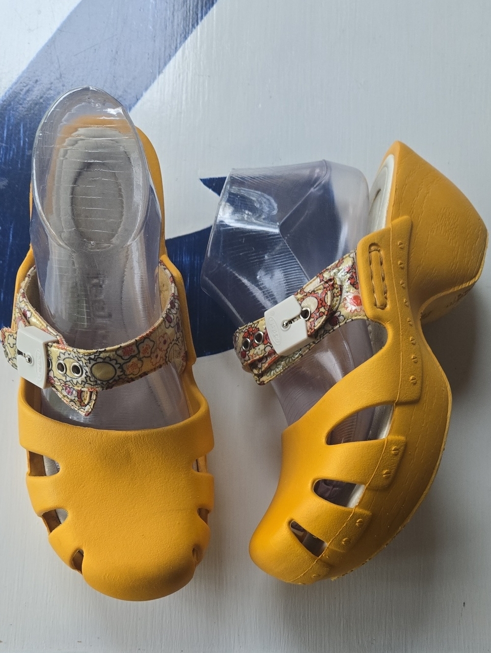 Dr Scholl's Yellow Rubber Dance Clog In Vintage Yellow Floral Print Size 9